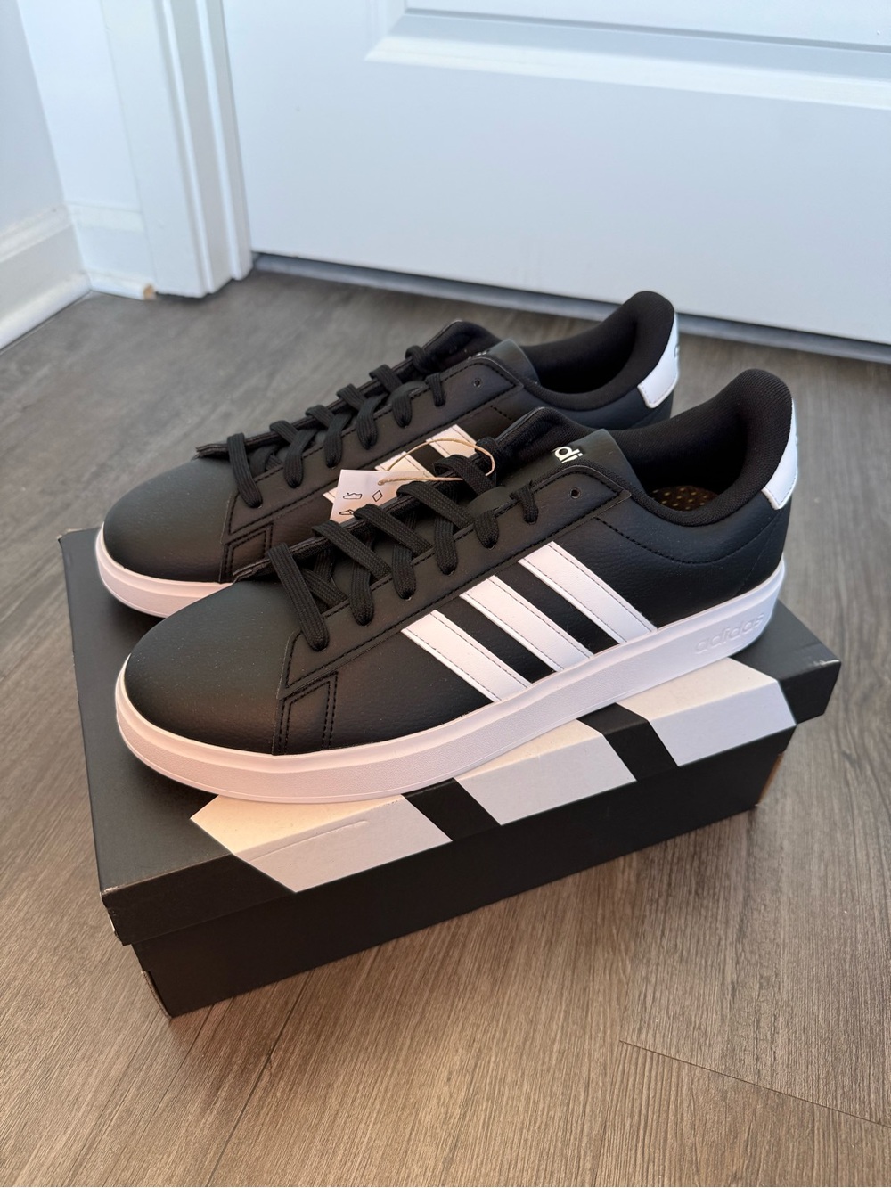 NWT Men’s Adidas Grand Court 2.0 Sneakers Size 11 Black & White Shoes Brand New! - Picture 9 of 12